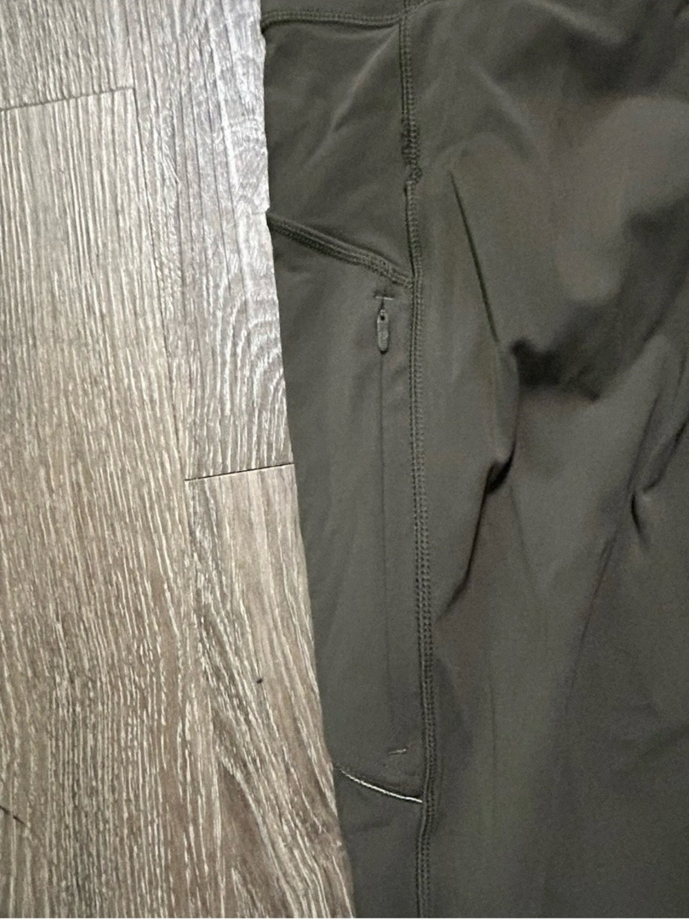 Women’s Lululemon Olive Green Leggings Pockets Zippers Size 8 - Picture 5 of 5